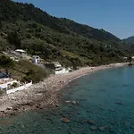 منزل ريفي Renata & Filippos With Private Plunge Pool By Konnect آغيوس غوذيوس