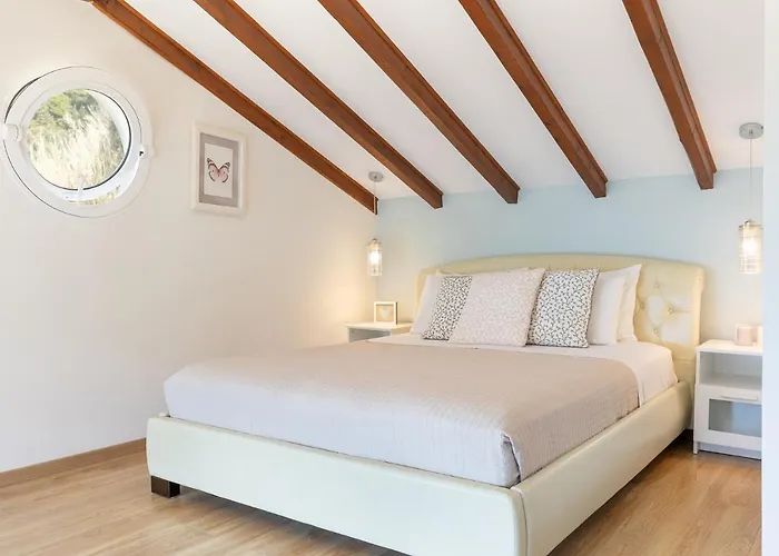 Renata & Filippos With Private Plunge Pool By Konnect