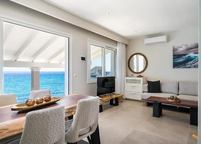 Renata & Filippos With Private Plunge Pool By Konnect *